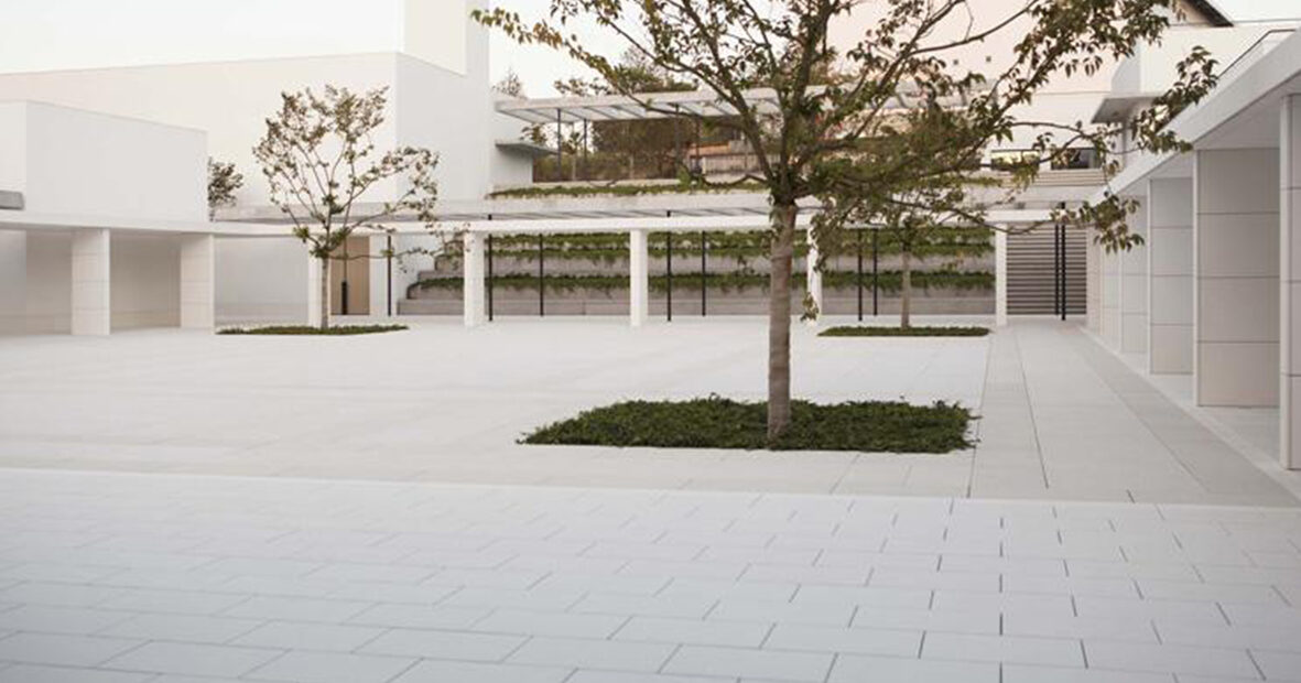 Light-coloured ecoGranic photocatalytic pavement in the courtyard of the Padre Rubinos building, A Coruña